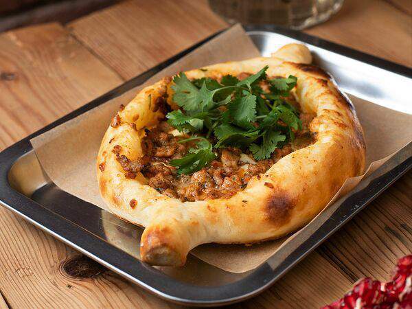 Ezo - Лодочка с курицей, ароматными травами и кинзой