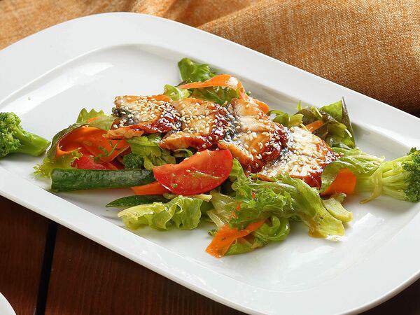 Бирхаус - Салат с копченым угрем