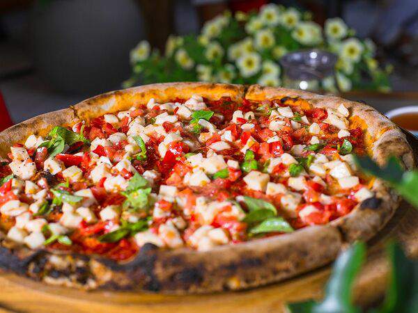 Сыроварня - Пицца с моцареллой и базиликом