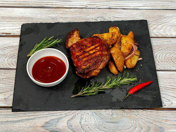 FullHouse Food - Стейк из cвинoй шеи с картофельным салатом