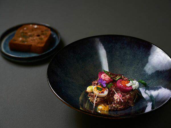 Terrace - Тартар из говядины с желтком sous-vide