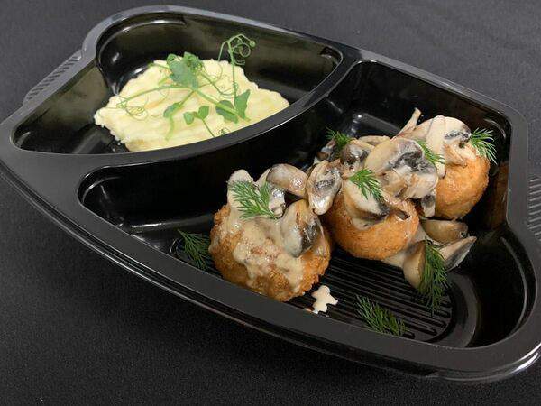 Fish & Grill - Фишболы из форели и шпината в сливочно-грибном соусе с картофельным пюре