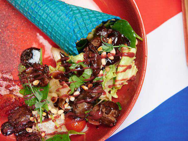 London - Салат с куриной печенью и ягодным соусом