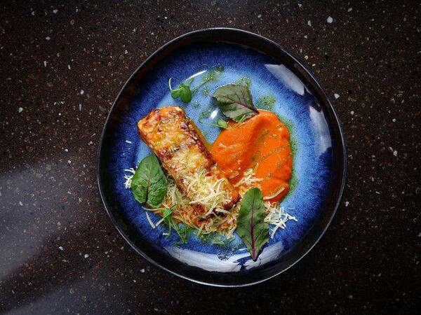 Panorama lounge bar - Слойка из баклажанов с песто из базилика и пармезаном