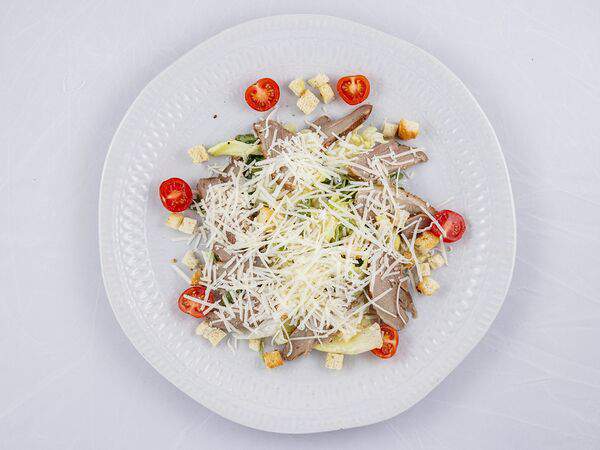 Jager restopub - Салат Цезарь с подкопченной утиной грудкой