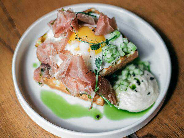 15/86 - Вафли с глазуньей и пармой