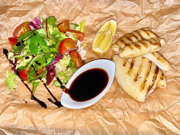 Кадриль - Кальмар гриль со свежими овощами