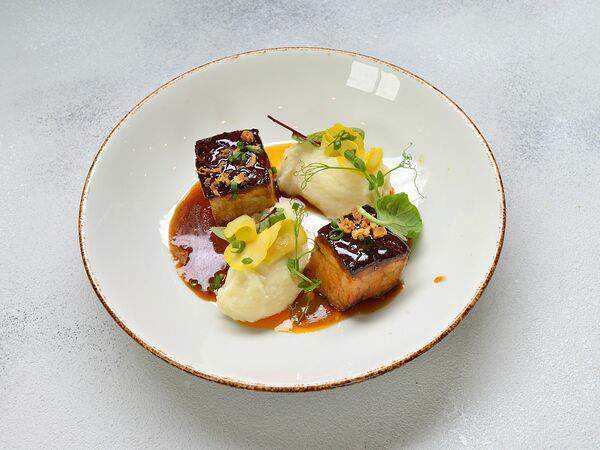 Базилик - Cвинoй бок с хрустящей корочкой