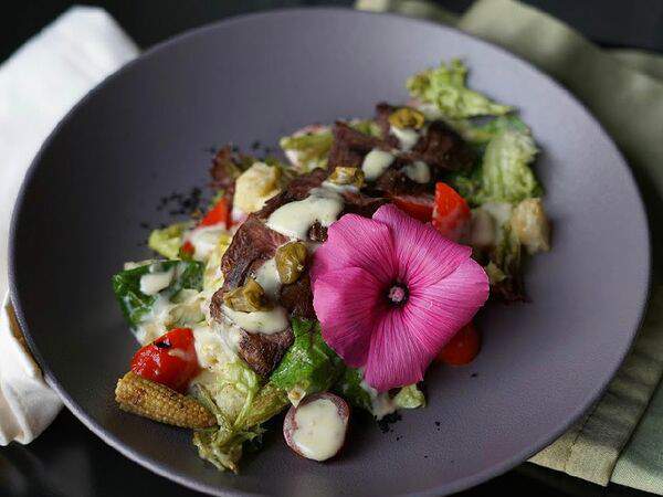 Twelve - Салат со стейком мясника и овощами гриль