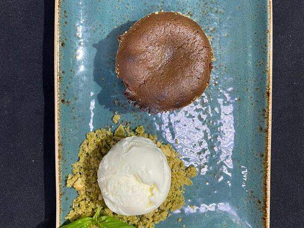 Сохо - Шоколадный фондан с базиликом