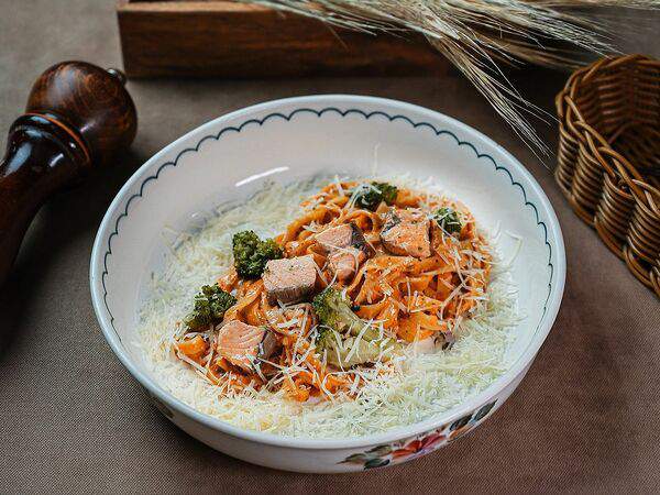 На Глинках - Тальятелле с сёмгой и брокколи