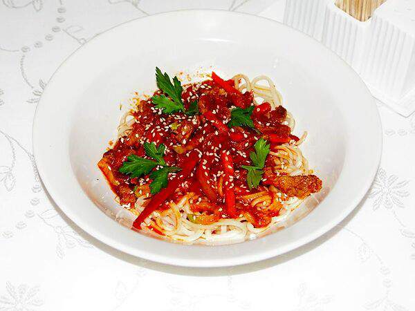 Авеню - Удон со свининой и овощами в томатном соусе