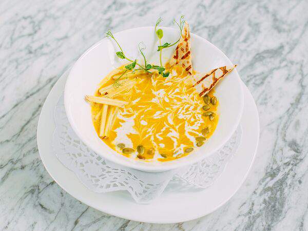 Городское кафе Дружба - Крем-суп Vegan с хлебными чипсами и яблоком