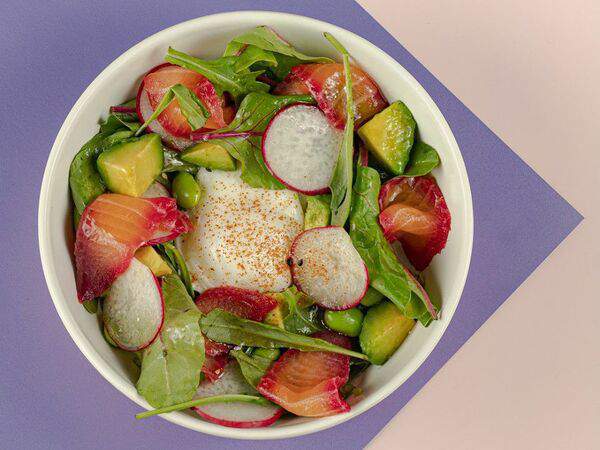 Miska bowls & folks - Салат-боул с лососем гравлакс