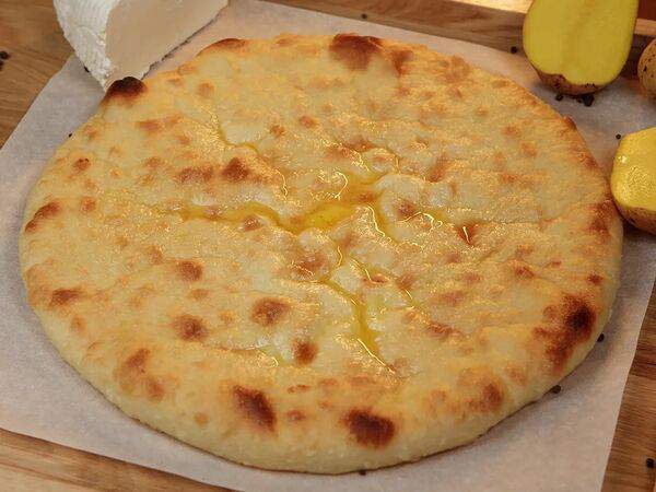 Осетинские пироги - Осетинский пирог с картофелем и сыром