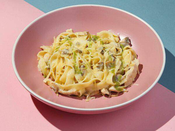 Корица - Паста с курицей и грибами