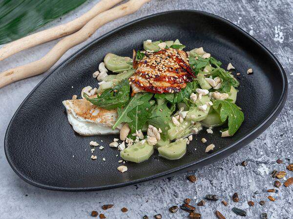 Мушу - Теплый салат с угрем и кешью