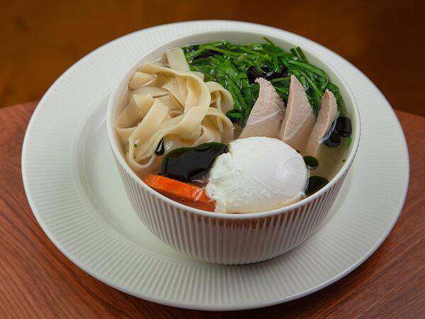 Koza Bistro - Суп из индейки со шпинатом и яйцом