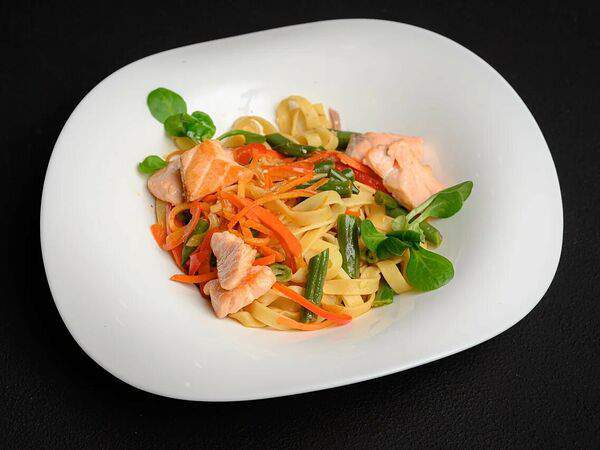 Урал Тау на Гоголя - Удон с Лососем