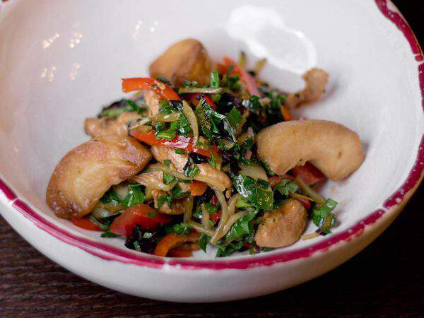 Алазани - Салат с курицей и жареным яблоком