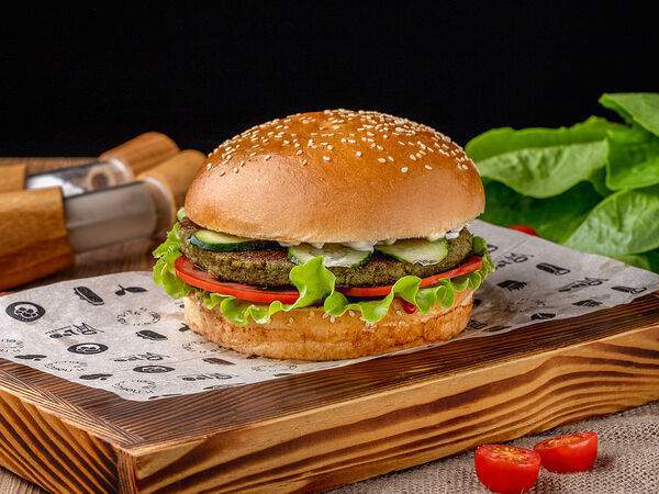 Leo shaverma and bar - Бургер с фалафелем