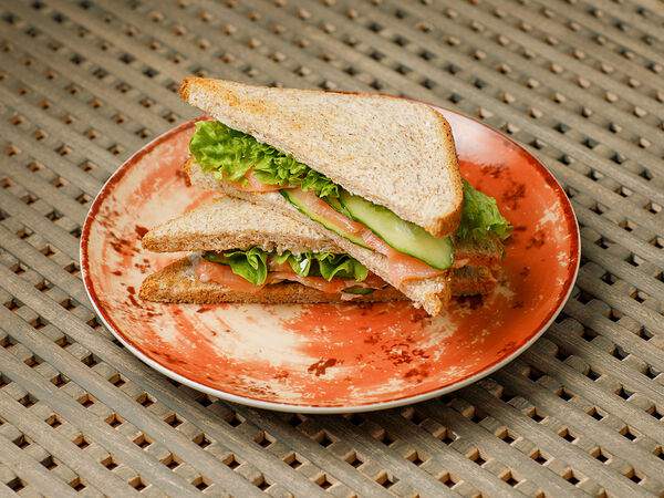 Mon Baton Green - Сэндвич со слабосоленой семгой