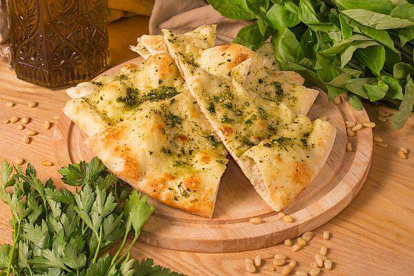 Луиджи - Фокачча с соусом Песто