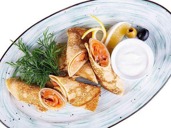 Казачок - Семужка собственного посола с блинчиками и сметаной