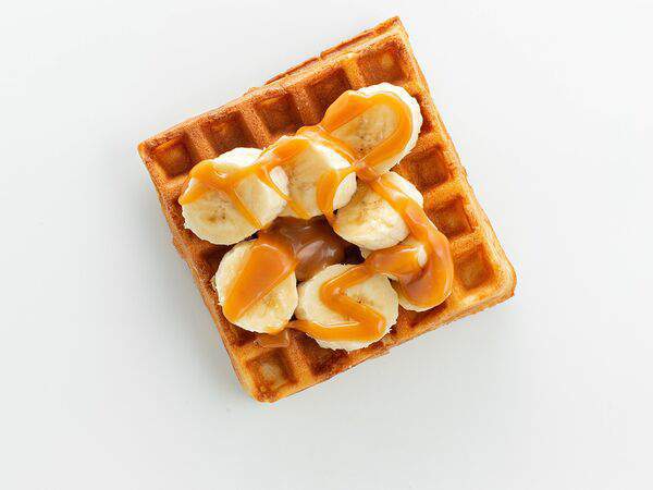 Iva Gelato Bar - Бельгийская вафля с бананом и соленой карамелью