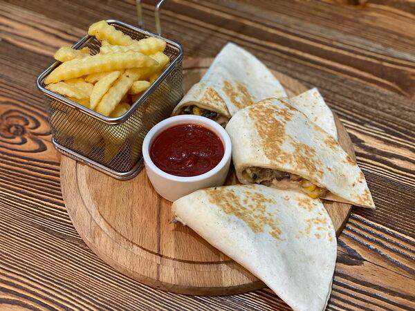 Шашлычный Двор - Кесадилья и картофель фри