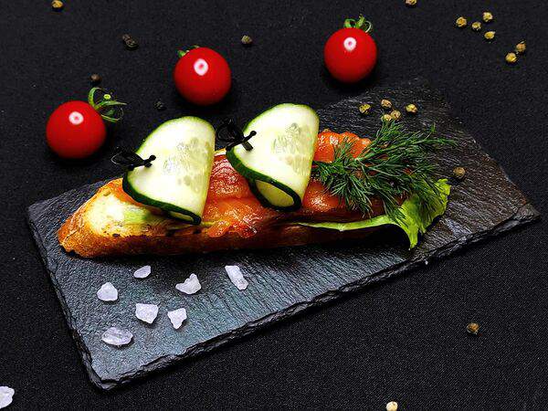 Всем Своим - Брускетта с лососем