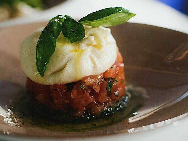Massimo - Буррата с томатами