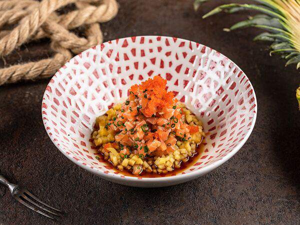 Fish Box - Тартар из лосося с ананасом и тобико