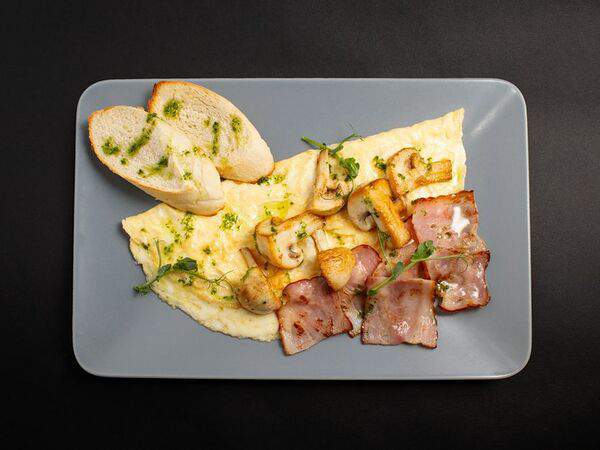 Under Bar - Омлет с сыром, беконом и шампиньонами