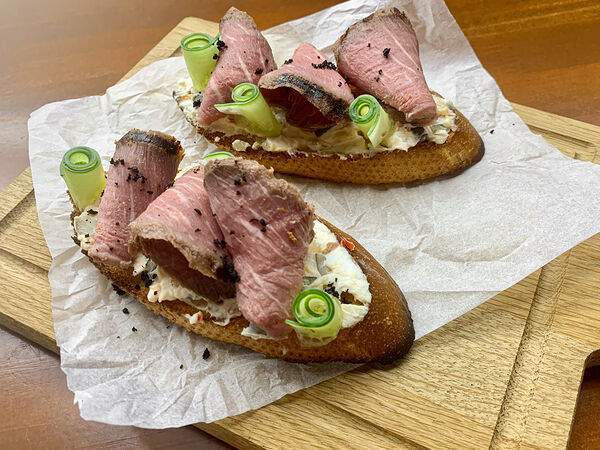 The Kitcha - Брускетта с ростбифом