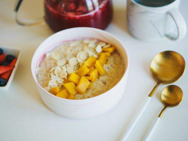 Mogu - Овсяная каша с манго и миндалем