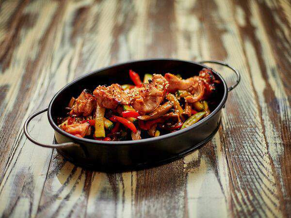 Штофъ - Теплый гриль-салат с куриным шашлычком