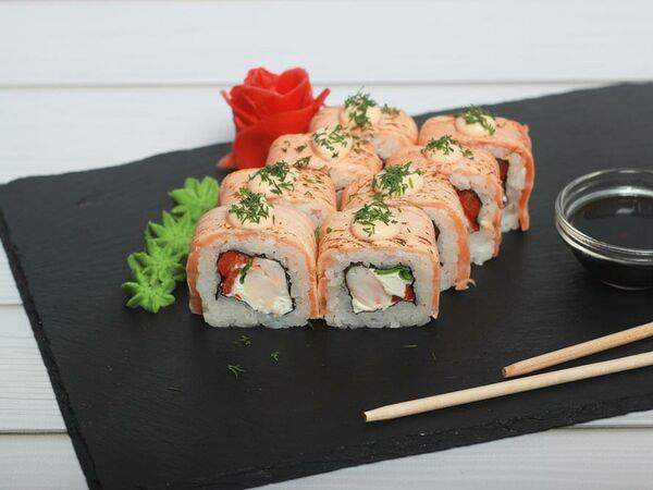 Японец - Опаленный с лососем