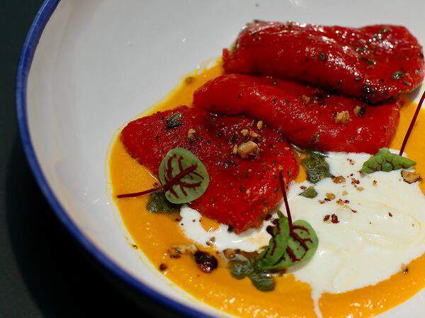 Беz прелюдий - Печеный перец с кремом из моркови и страчателлой