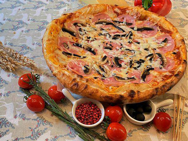 Пиццерия Мука - Пицца с ветчиной и грибами