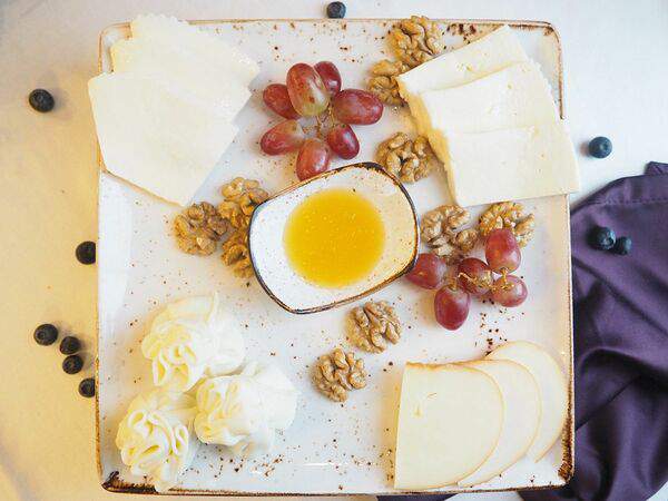 Вилла Подлипки - Ассорти из фермерских сыров