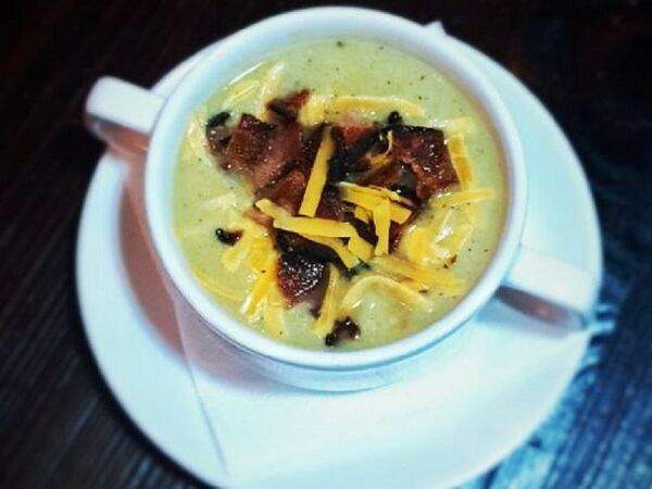 American BBQ - Кремовый суп из брокколи с беконом