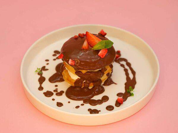 Sisters Coffee & Wine - Панкейки с молочным шоколадом