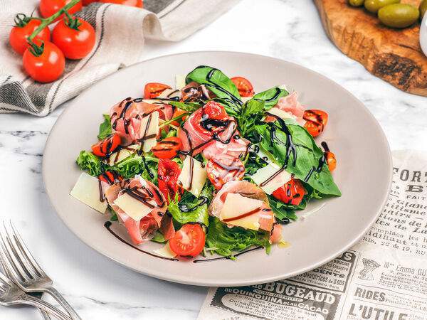 Chorizo Pizza - Салат Инсалата делизиозо крудо