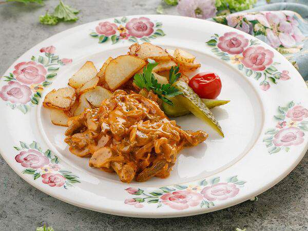 Катюша - Говядина по-строгановски с жареным картофелем