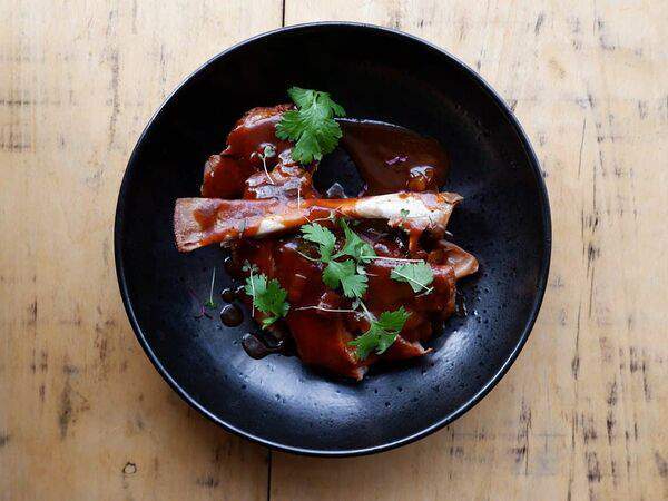 Мясной ресторан Скотина - Томленая баранья лопатка в соусе bbq