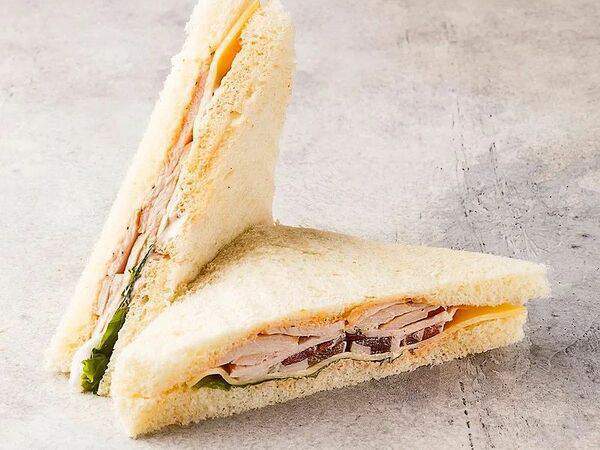 Пекарня Konigsbacker - Клаб-сэндвич с курицей