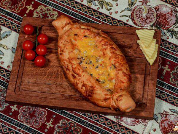 Шашлычный двор - Хачапури с куриным филе и грибами
