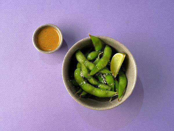 Miska bowls & folks - Бобы эдамаме с морской солью и соусом тофу