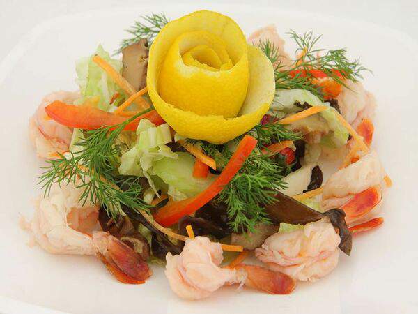 AzianA - Салат с тигровыми креветками и овощами